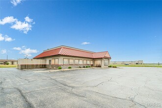 4111 Timberlake Dr, Granite City, IL à louer Photo intérieure– Image 1 sur 26