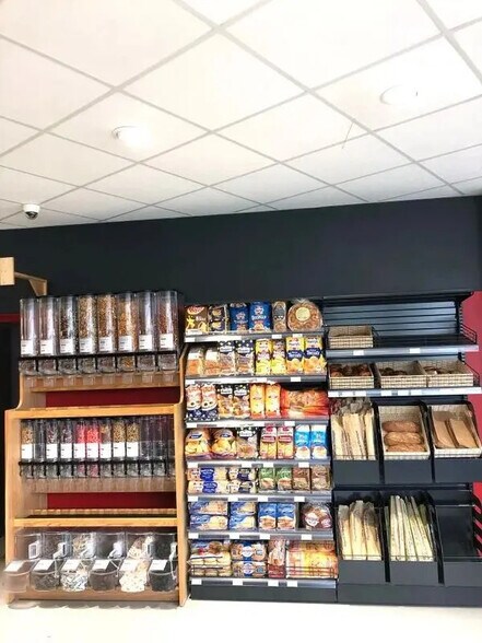 340 Avenue De La Libération Charles De Gaulle, Le Bouscat à louer - Photo de l’immeuble – Image 3 sur 3