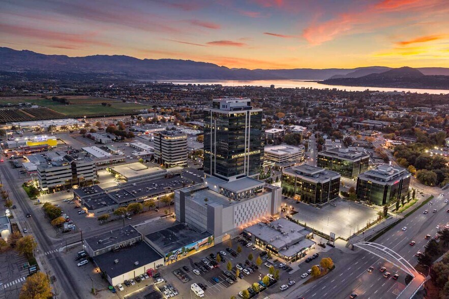 1700 Dickson Av, Kelowna, BC à louer - Photo de l’immeuble – Image 2 sur 3