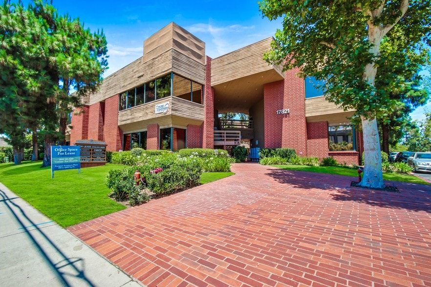17821 E 17th St, Tustin, CA à louer - Photo principale – Image 1 sur 14