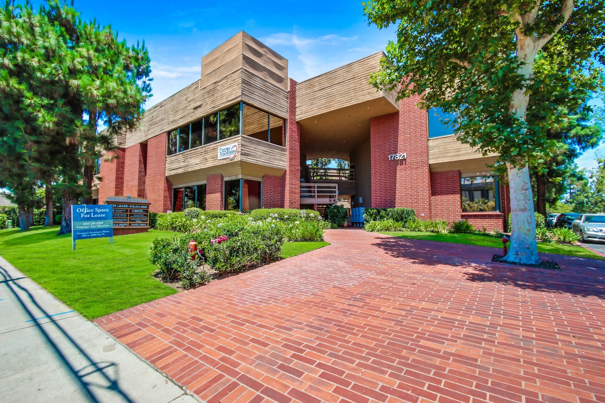 17821 E 17th St, Tustin, CA à louer Photo principale– Image 1 sur 15