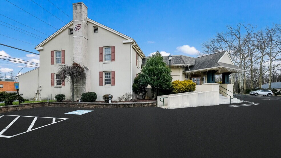 1373 Easton Rd, Warrington, PA à louer - Photo de l’immeuble – Image 3 sur 54