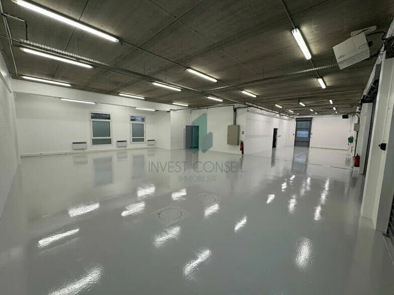 163 Rue De La Belle Etoile, Roissy-en-France à louer - Photo de l’immeuble – Image 3 sur 9