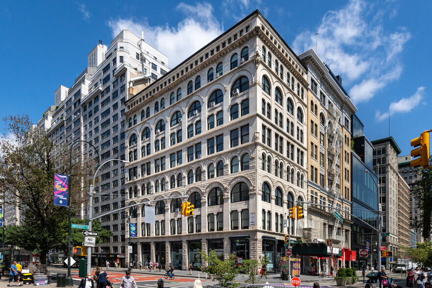 1 Union Sq W, New York, NY à louer - Photo de l’immeuble – Image 1 sur 7