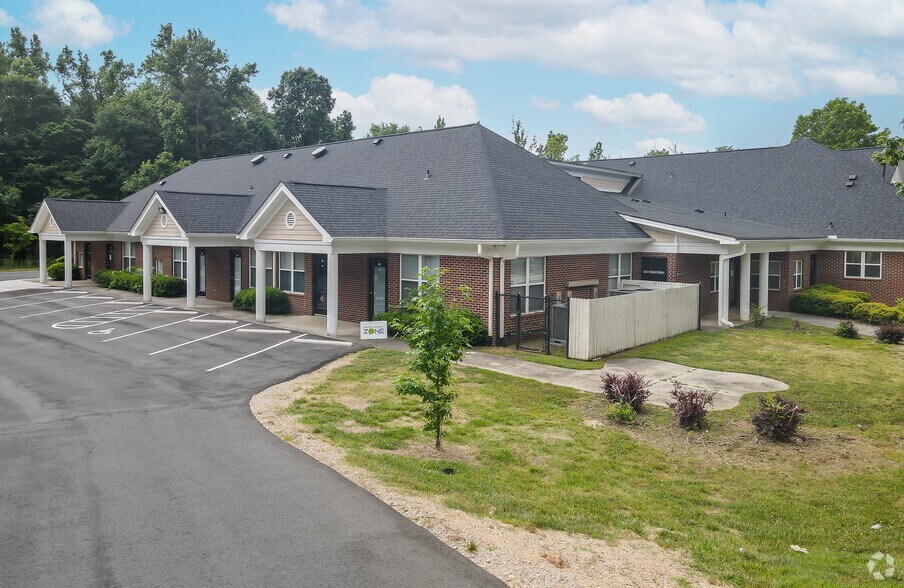 9625 David Taylor Dr, Charlotte, NC à louer - Photo de l’immeuble – Image 2 sur 5