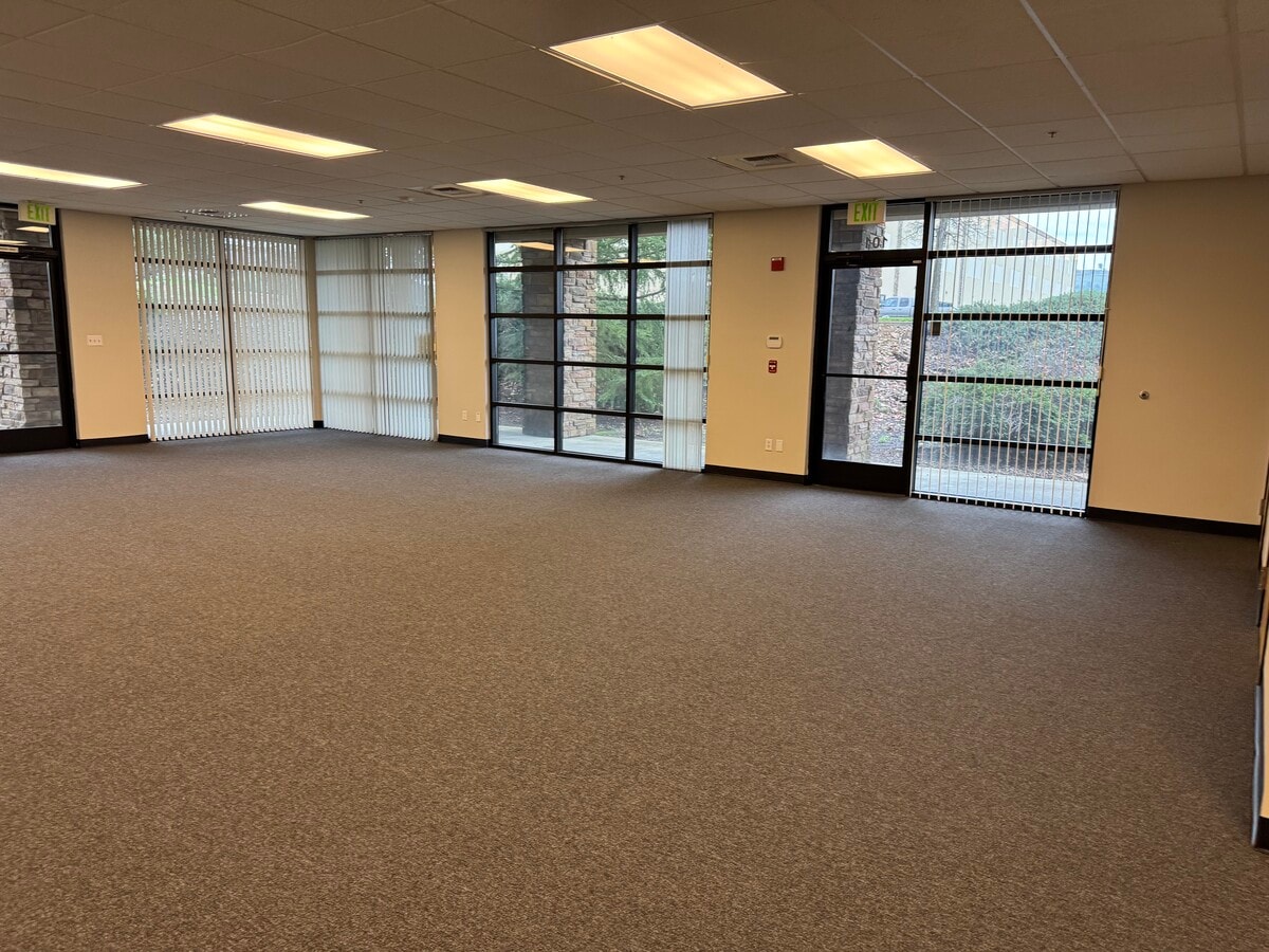 4659 Golden Foothill Pky, El Dorado Hills, CA 95762 - Lot 101 -  - Photo intérieure - Image 1 of 9