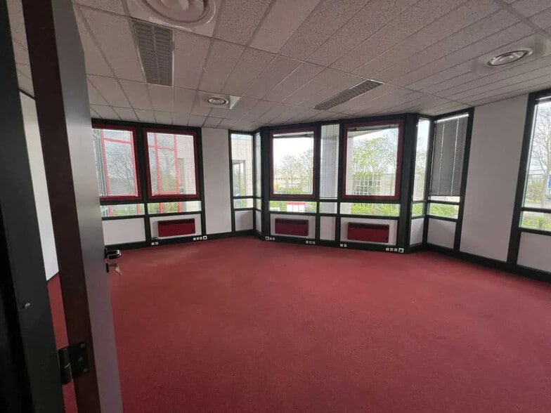 69 Rue De La Belle Etoile, Roissy-en-France à louer - Photo de l’immeuble – Image 1 sur 16