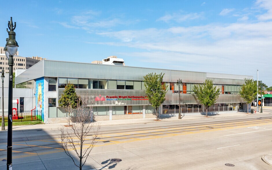 7375 Woodward Ave, Detroit, MI à louer - Photo de l’immeuble – Image 2 sur 8