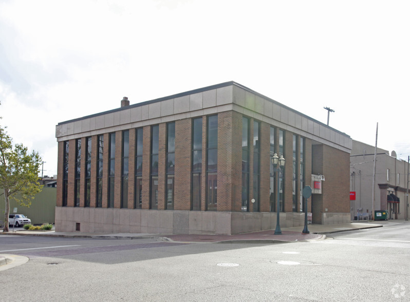 114 Commercial St, Dowagiac, MI à louer - Photo de l’immeuble – Image 2 sur 2