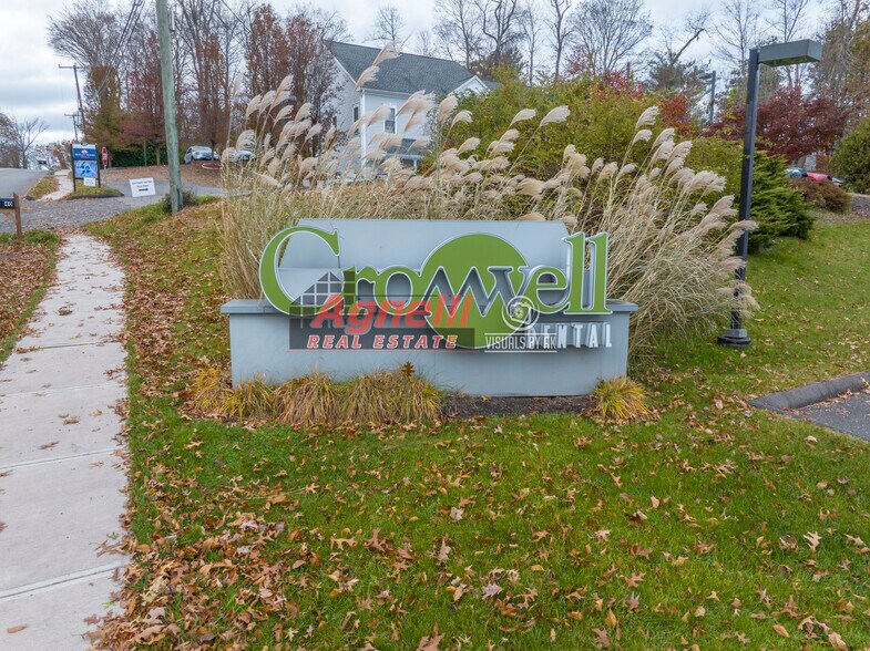 30 Country Squire Dr, Cromwell, CT à vendre - Photo de l’immeuble – Image 3 sur 17