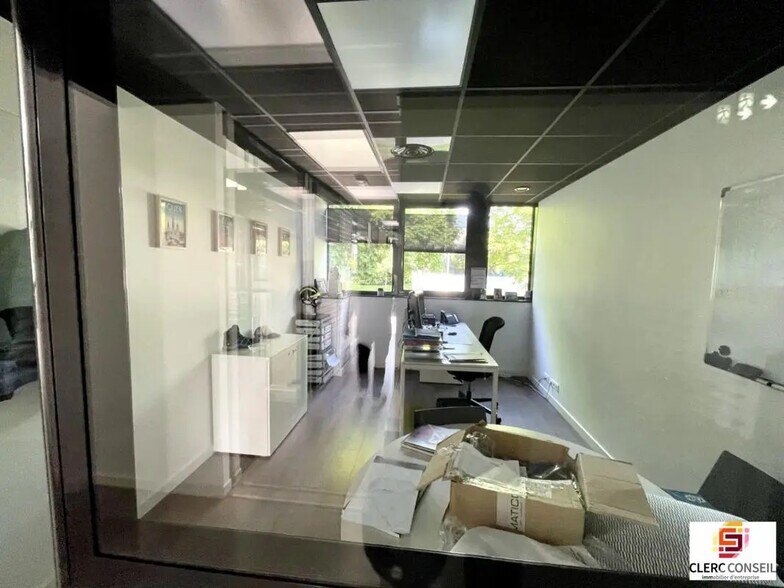Bureau dans Mont-Saint-Aignan à louer - Photo de l’immeuble – Image 3 sur 8