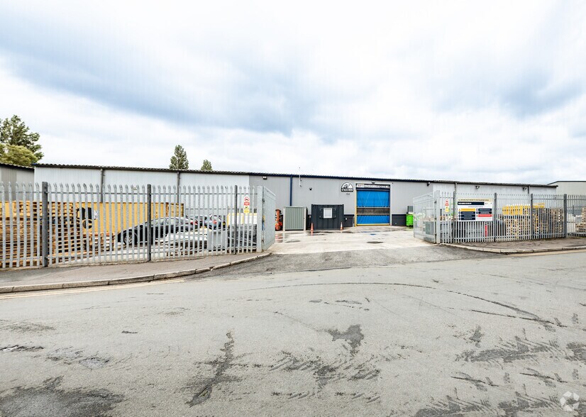 Ennis Clos, Manchester à louer - Photo de l’immeuble – Image 1 sur 7
