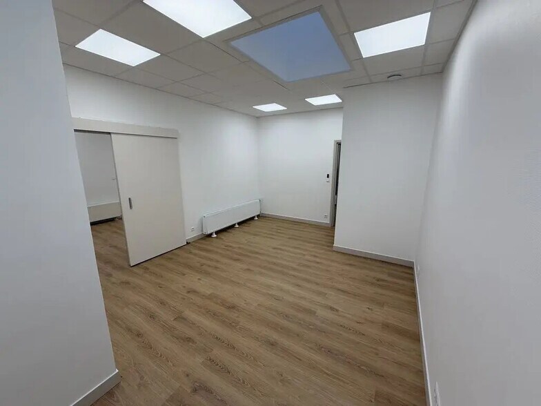 Local commercial dans Paris à vendre - Photo de l’immeuble – Image 1 sur 6