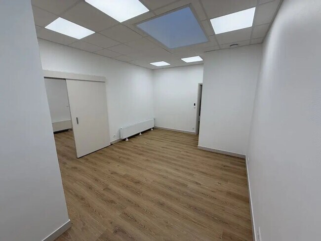 Plus de détails pour Local commercial à vendre