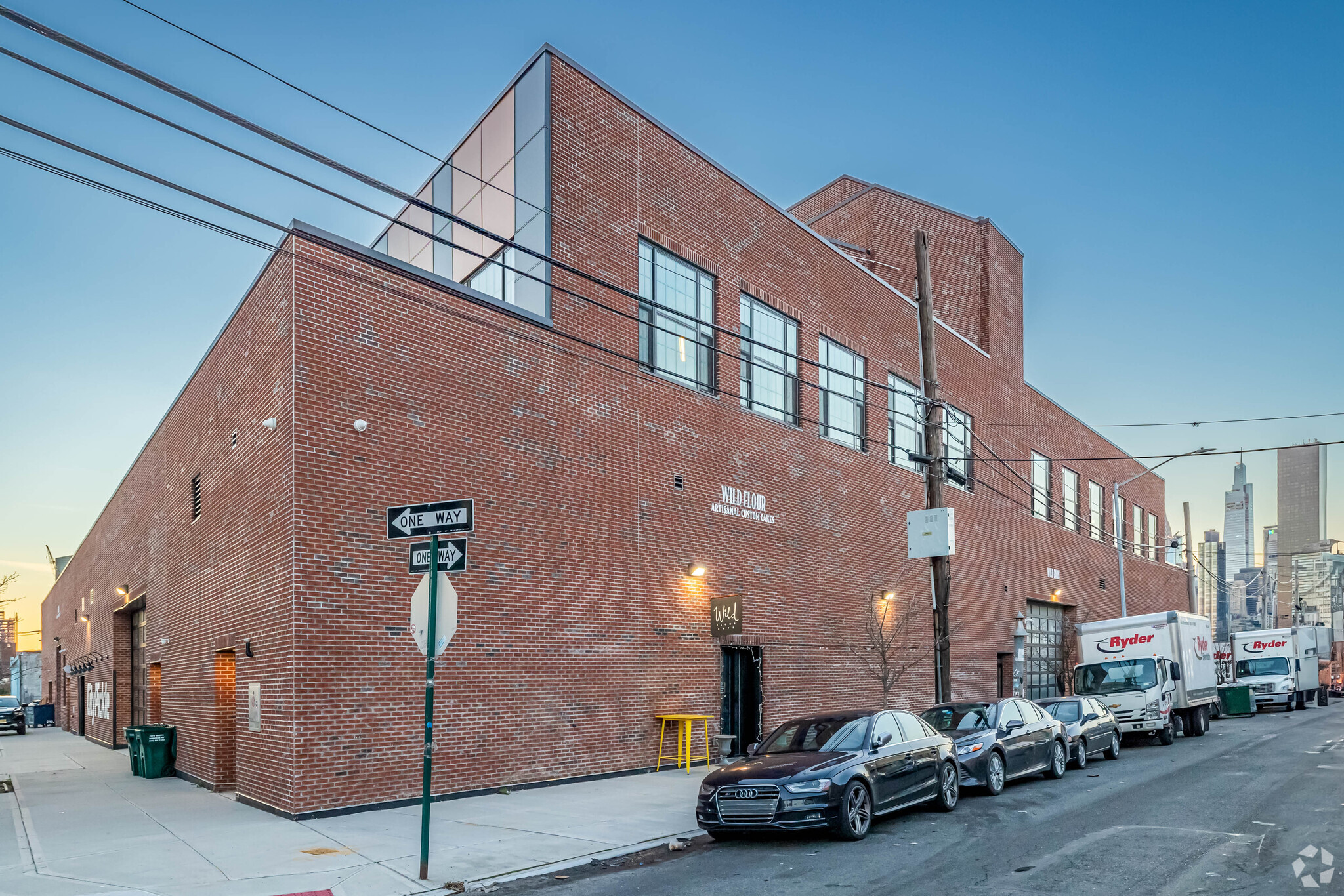9-03 44th Rd, Long Island City, NY à louer Photo principale– Image 1 sur 9