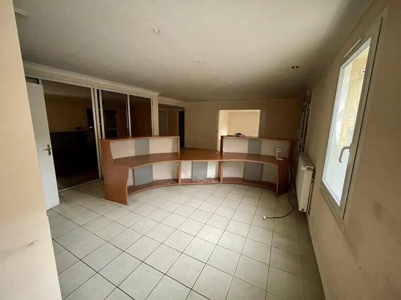Bureau dans Evreux à louer - Photo de l’immeuble – Image 2 sur 6