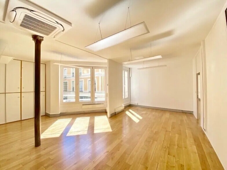 Bureau dans Paris à louer - Photo de l’immeuble – Image 3 sur 9