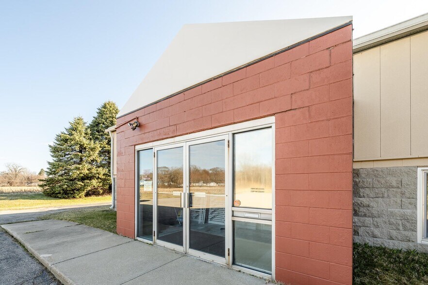 641 S Crystal Ave, Benton Harbor, MI à vendre - Photo de l’immeuble – Image 3 sur 55