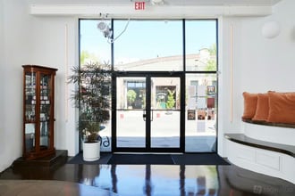 54-62 Meserole Ave, Brooklyn, NY à louer Photo de l’immeuble– Image 2 sur 16