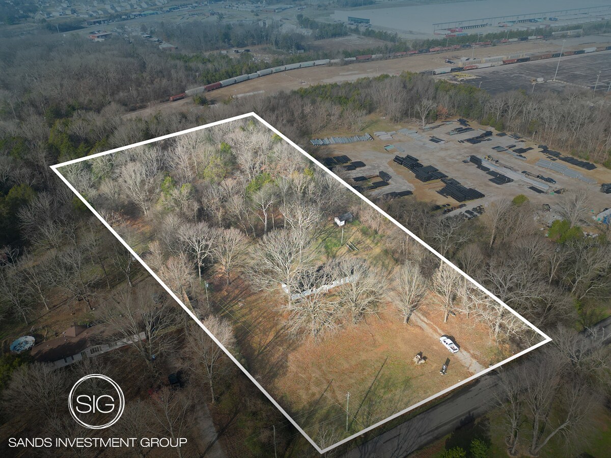 215 Mill Ln, Smyrna, TN à vendre Photo de l’immeuble– Image 1 sur 5