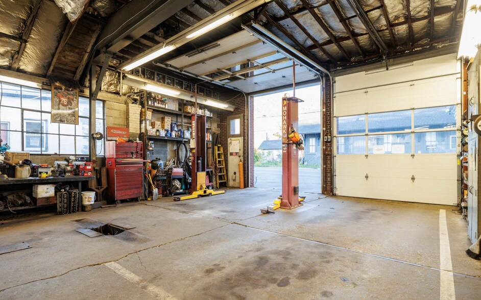 163 Front St, Housatonic, MA à vendre - Photo intérieure – Image 2 sur 5