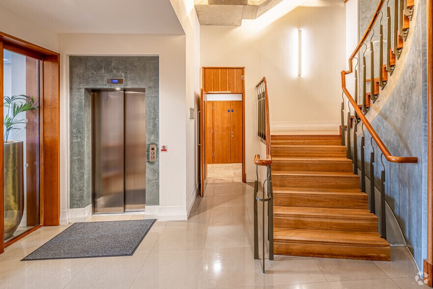 51 Welbeck St, Londres à louer - Hall d’entrée – Image 2 sur 7
