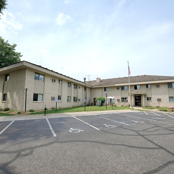 3040 Bridge St NW, Saint Francis, MN à vendre - Photo de l’immeuble – Image 1 sur 63