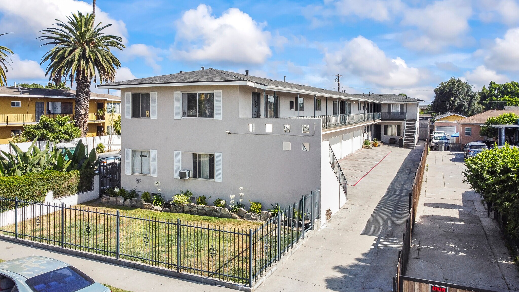 3364 Elizabeth Ave, Lynwood, CA à vendre Photo de l’immeuble– Image 1 sur 12
