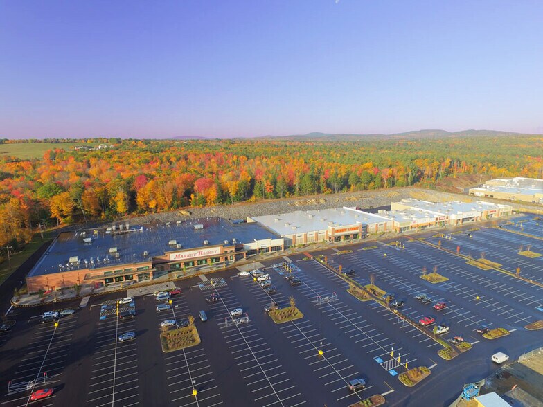 92 Farmington Rd, Rochester, NH à louer - Photo de l’immeuble – Image 2 sur 23