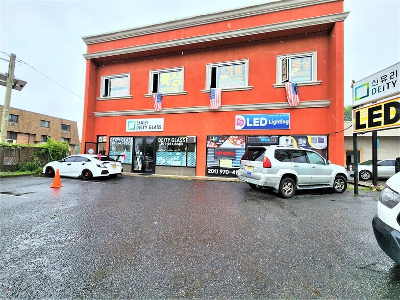 125 E Columbia Ave, Palisades Park, NJ à vendre - Photo de l’immeuble – Image 2 sur 5