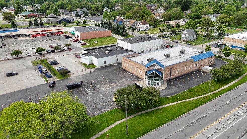 551 Dorr St, Toledo, OH à vendre - Photo de l’immeuble – Image 1 sur 7