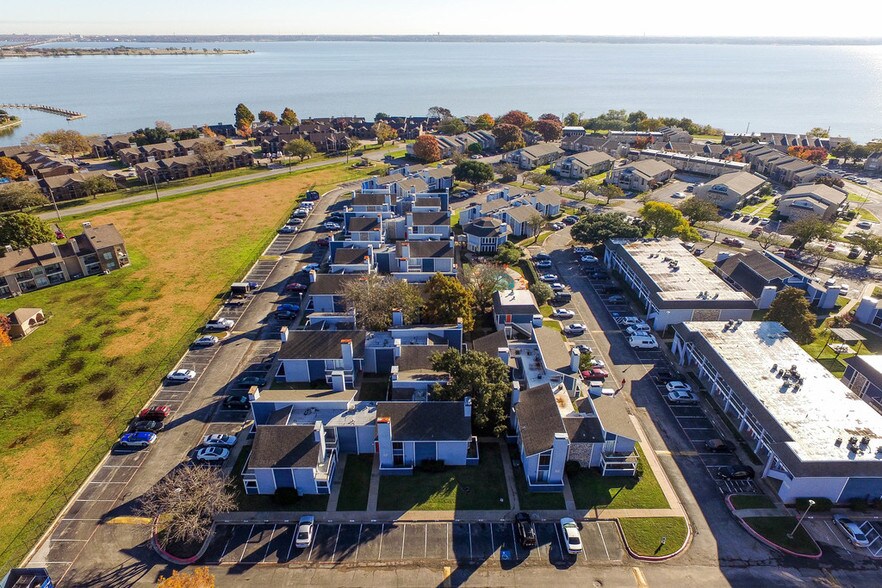 6109 Bay Island Dr, Garland, TX à vendre - Photo de l’immeuble – Image 2 sur 25