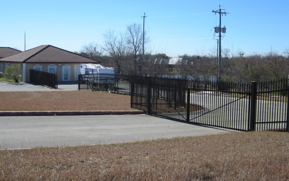1425 Universal City Blvd, Universal City, TX à louer - Photo principale – Image 1 sur 7