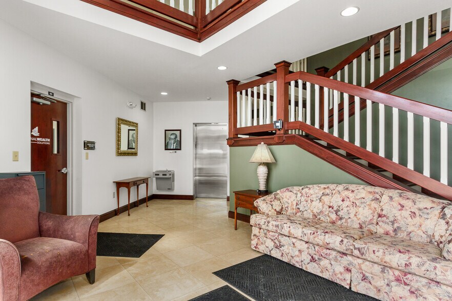 1230 Lexington Ave, Mansfield, OH à louer - Photo de l’immeuble – Image 3 sur 14