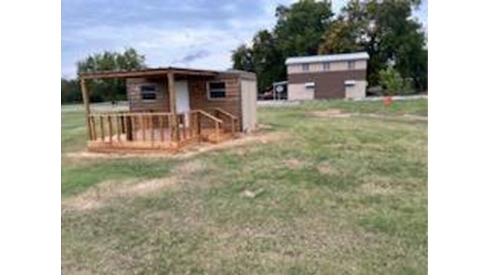 512 1st Street, Waurika, OK à vendre - Photo de l’immeuble – Image 2 sur 7