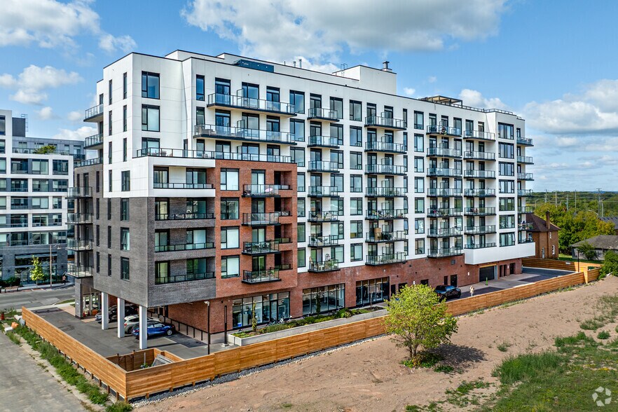 2475 Old Bronte Rd, Oakville, ON à louer - Photo de l’immeuble – Image 3 sur 32