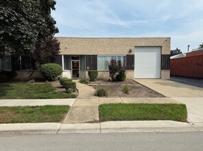990 Criss Cir, Elk Grove Village, IL à louer Photo intérieure– Image 1 sur 12
