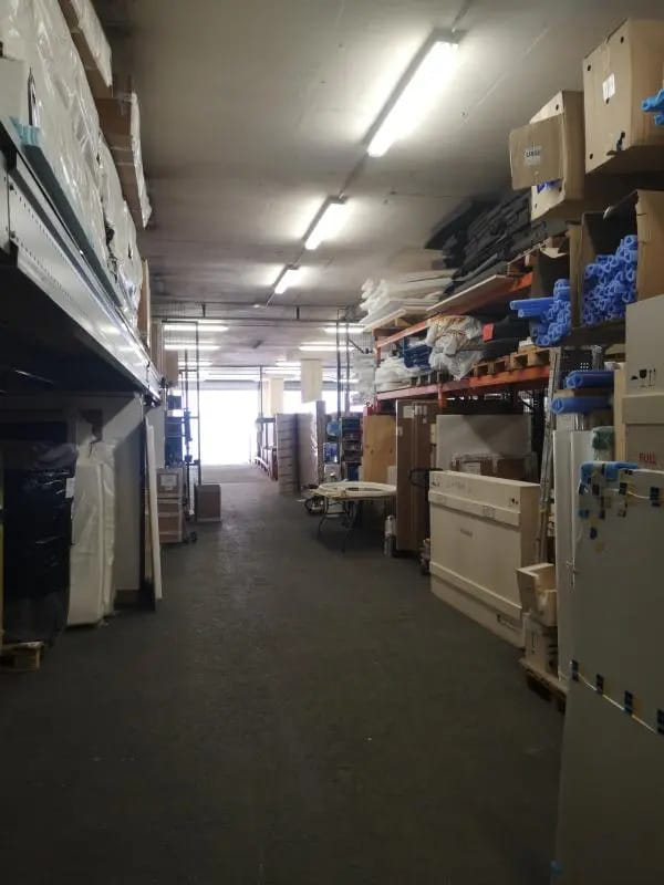 Local d’activités dans Saint-Laurent-du-Var à louer Photo de l’immeuble– Image 1 sur 4