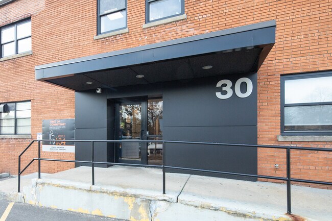 Plus de détails pour 30 Hempstead Ave, Rockville Centre, NY - Coworking à louer