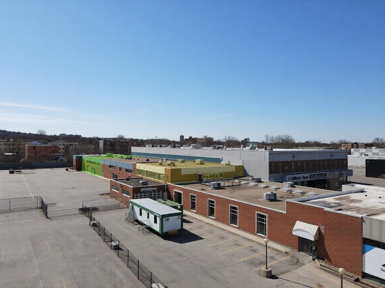 4040 Rue Jean-Talon O, Montréal, QC à louer - Photo principale – Image 1 sur 7