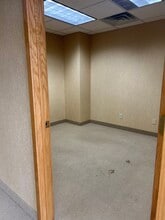 2040 Douglas Dr N, Golden Valley, MN à louer Photo intérieure– Image 1 sur 5