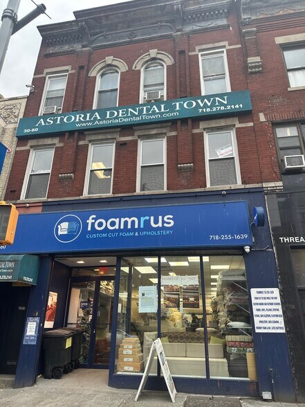 3060 Steinway St, Astoria, NY à vendre - Photo de l’immeuble – Image 2 sur 36
