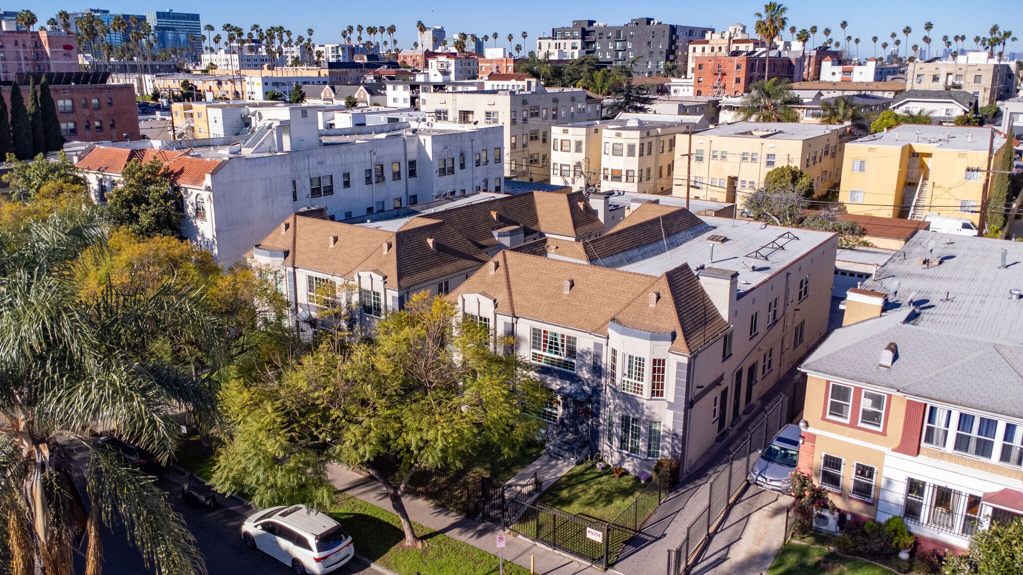 221 & 227 S Kenmore Ave portefeuille de 2 biens à vendre sur LoopNet.fr Photo principale– Image 1 sur 22