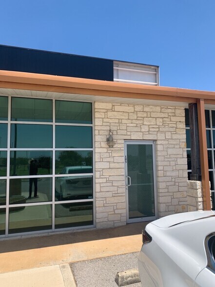 3921 E Stan Schlueter Loop, Killeen, TX à louer - Photo de l’immeuble – Image 3 sur 3