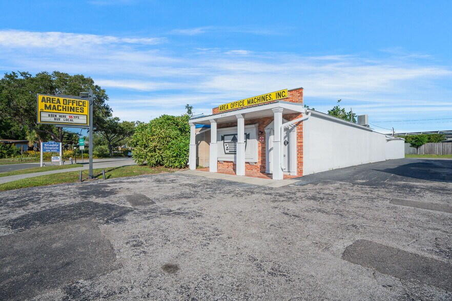 3160 Southgate Cir, Sarasota, FL à vendre - Photo de l’immeuble – Image 1 sur 25