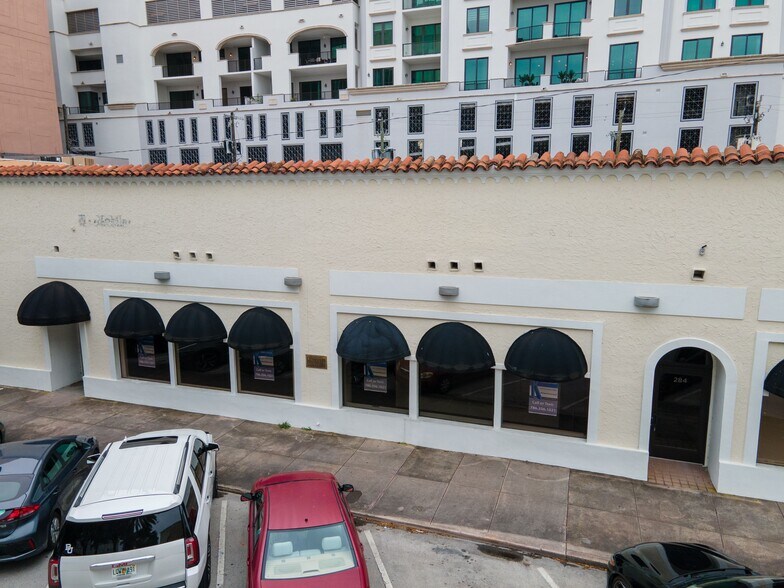 280-284 Alhambra Cir, Coral Gables, FL à louer - Photo de l’immeuble – Image 3 sur 3