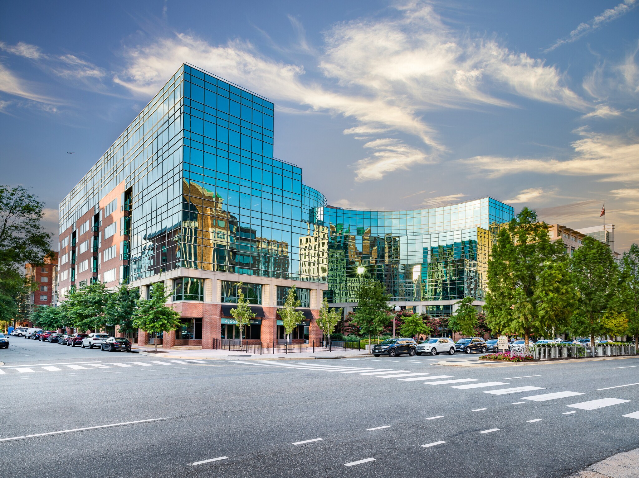 4301 N Fairfax Dr, Arlington, VA à louer Photo principale– Image 1 sur 11