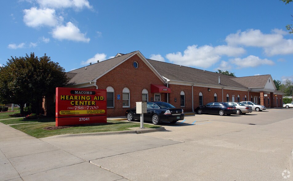 27041 Schoenherr Rd, Warren, MI à louer - Photo principale – Image 1 sur 2