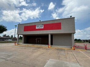 17503-17587 Imperial Valley Dr, Houston, TX à louer Photo de l’immeuble– Image 2 sur 8
