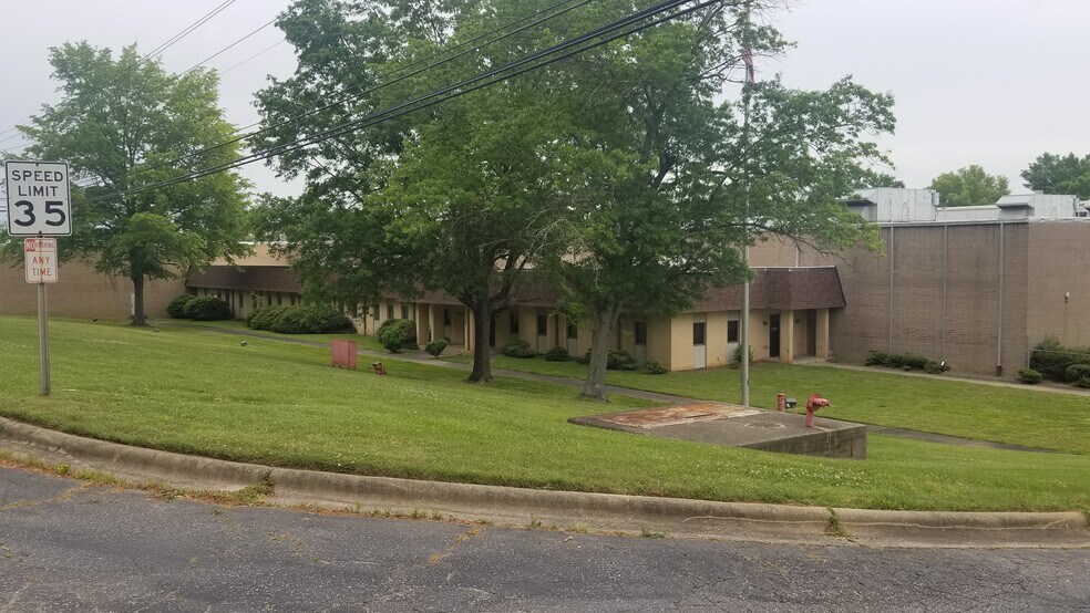 327 Lewis St, Oxford, NC à louer - Photo de l’immeuble – Image 3 sur 6